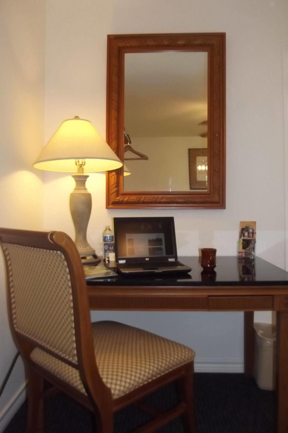 Hempstead Country Inn & Suites Bagian luar foto